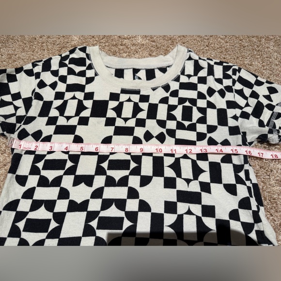 Free Movement Crop Top - Picture 4 of 5